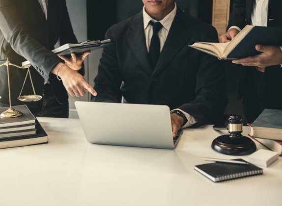 diferencia entre abogado y procurador